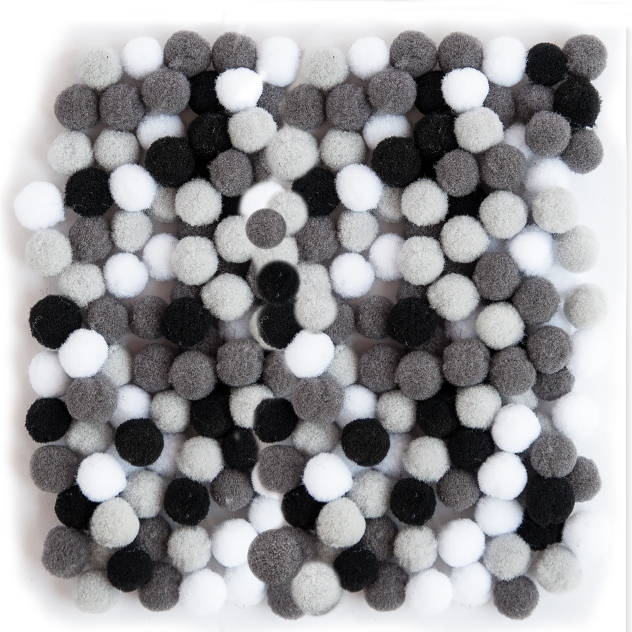 Pompony poliestrowe 1cm Biało-czarne MIX (120 szt.) KSPO-032 Dalprint