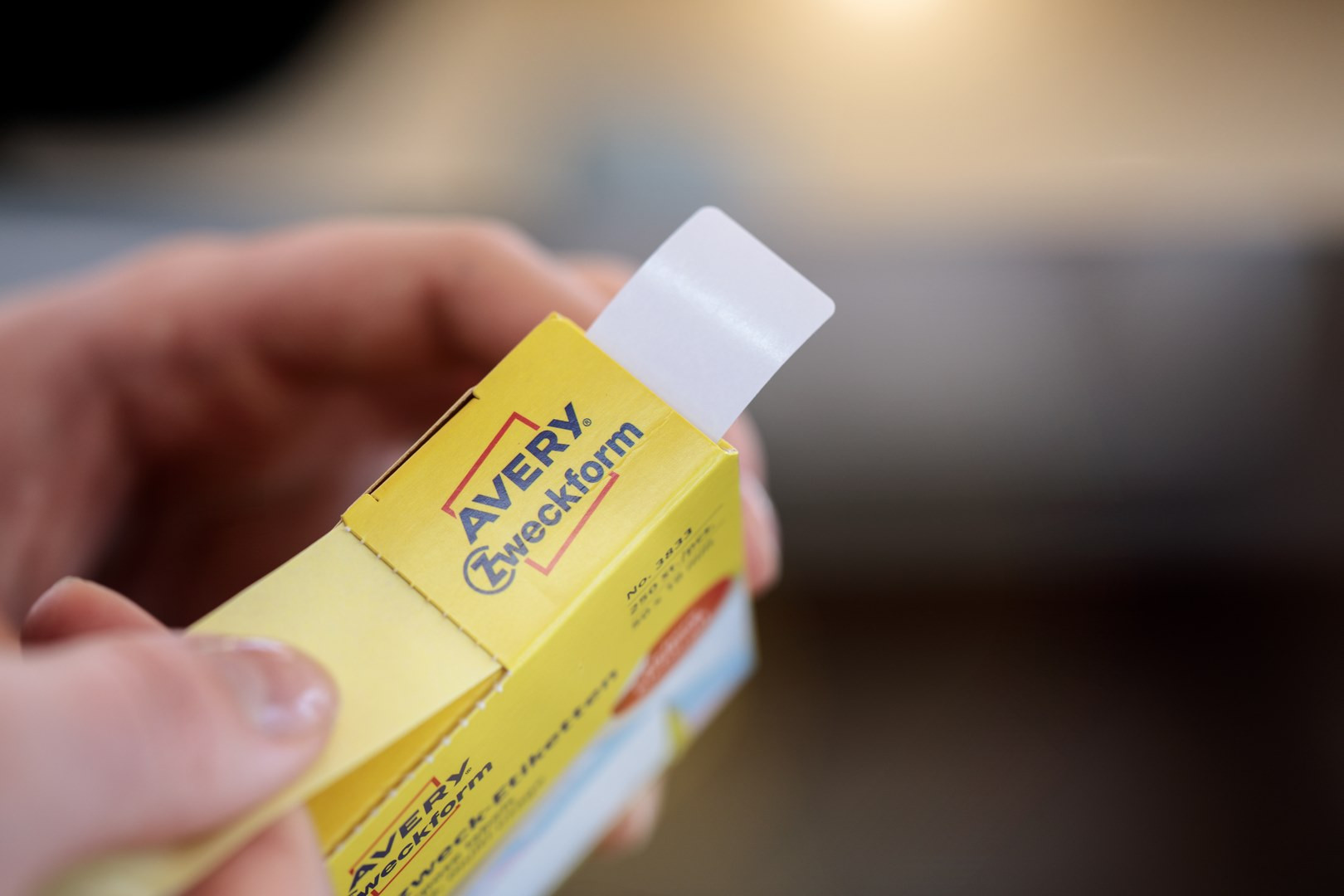 Etykieta, naklejka smutna buźka śr 19mm (250szt) czerwone 3859 Avery