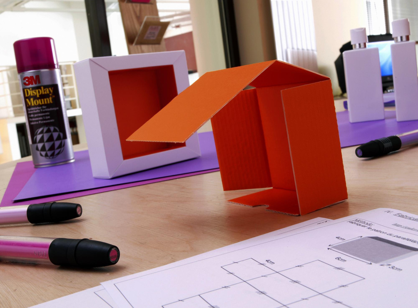 Klej w aerozolu 3M Display Mount™, do mocnych połączeń, 400ml